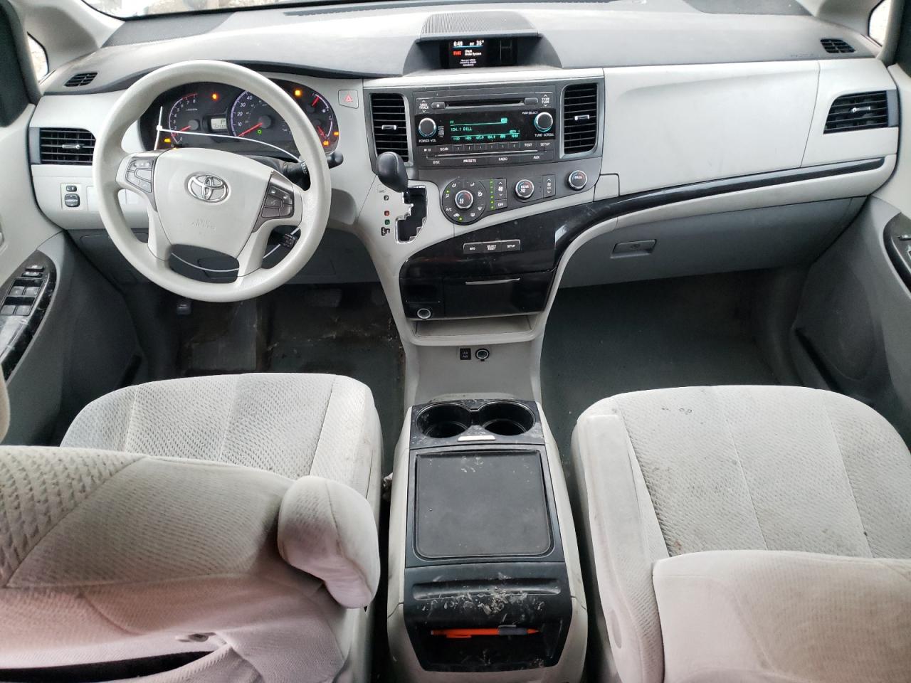 2012 Toyota Sienna - Image 8