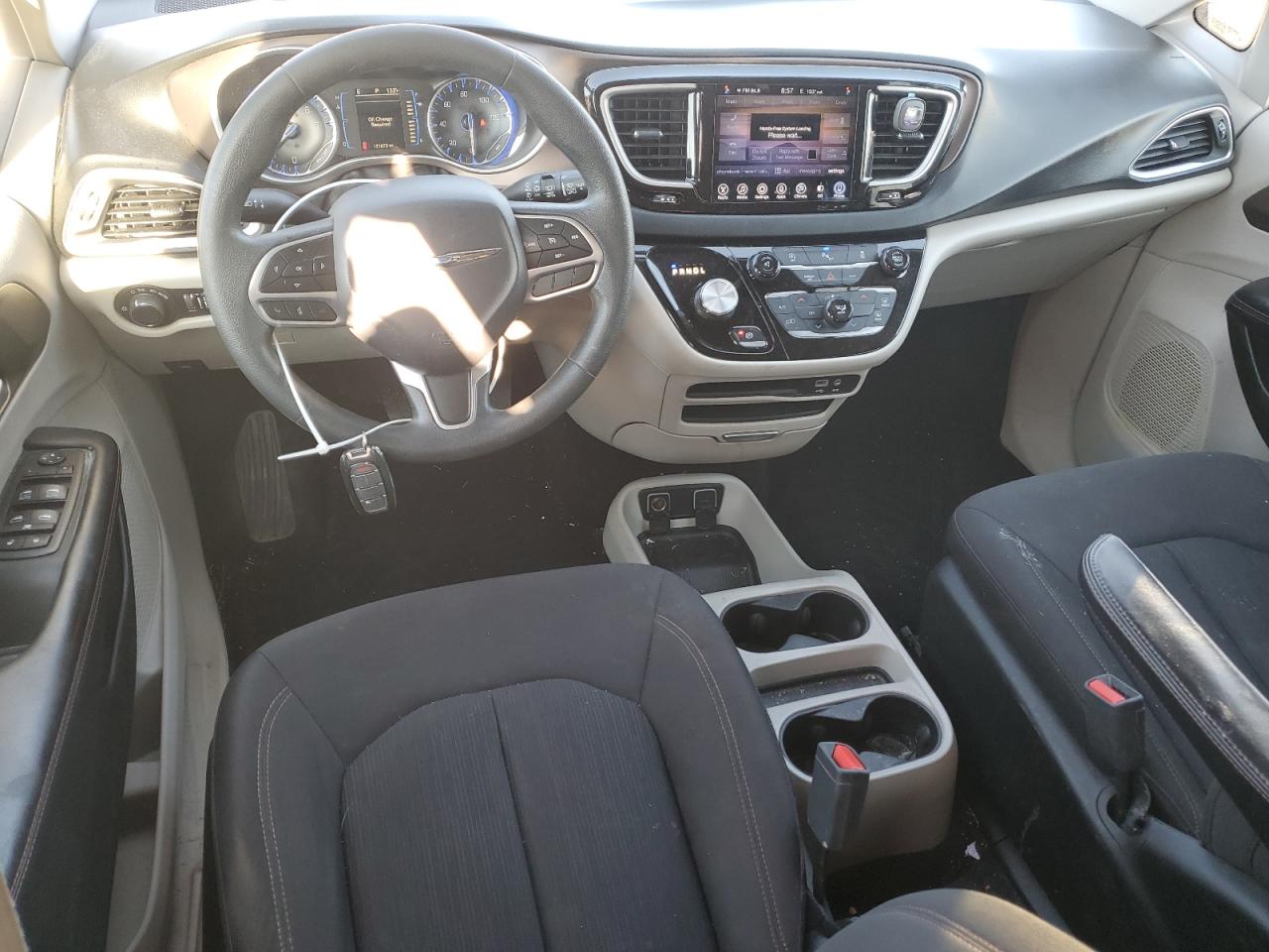 2017 Chrysler Pacifica - Image 8