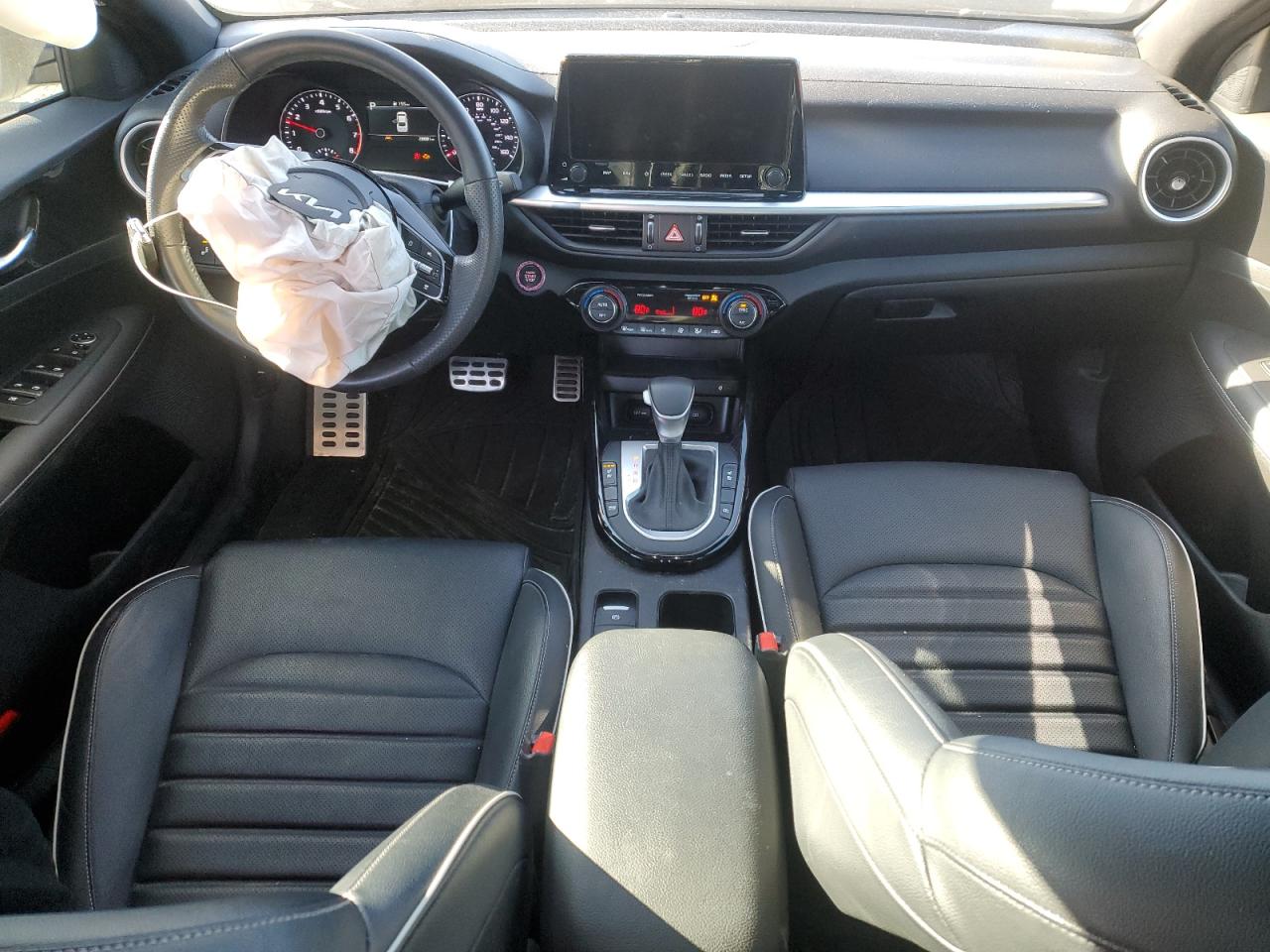 2023 Kia Forte - Image 8