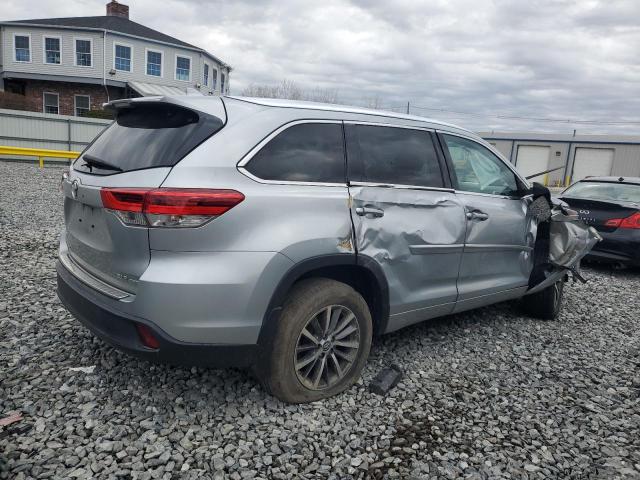  TOYOTA HIGHLANDER 2018 Srebrny