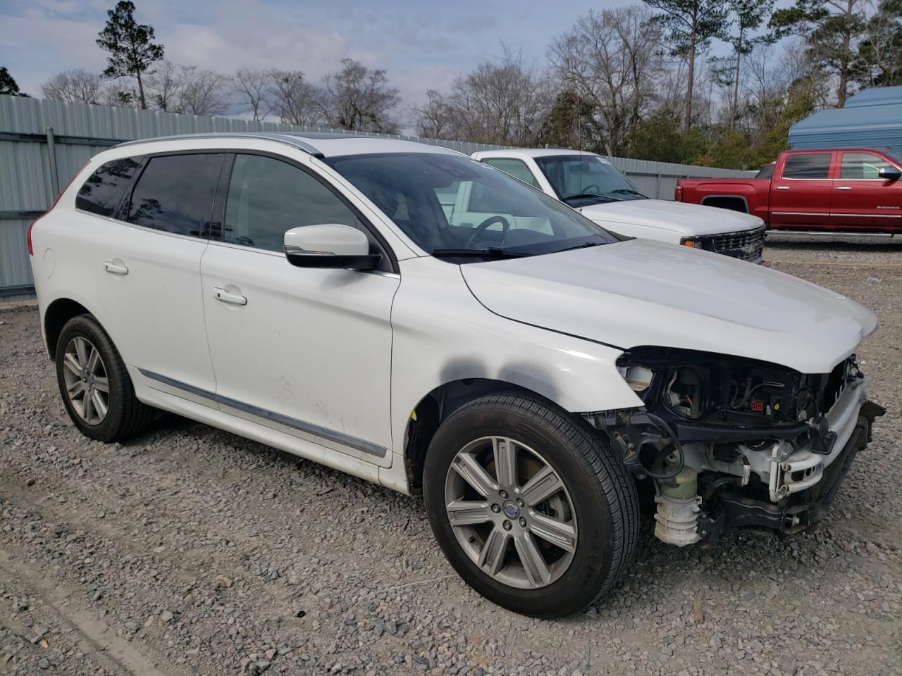 2017 Volvo XC60 - Image 4