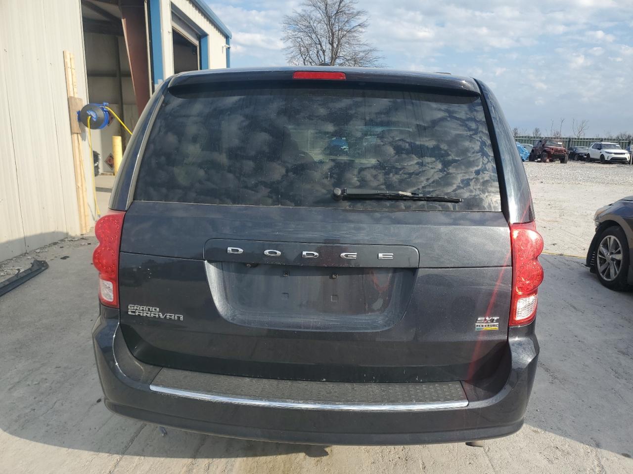 2014 Dodge Caravan - Image 6