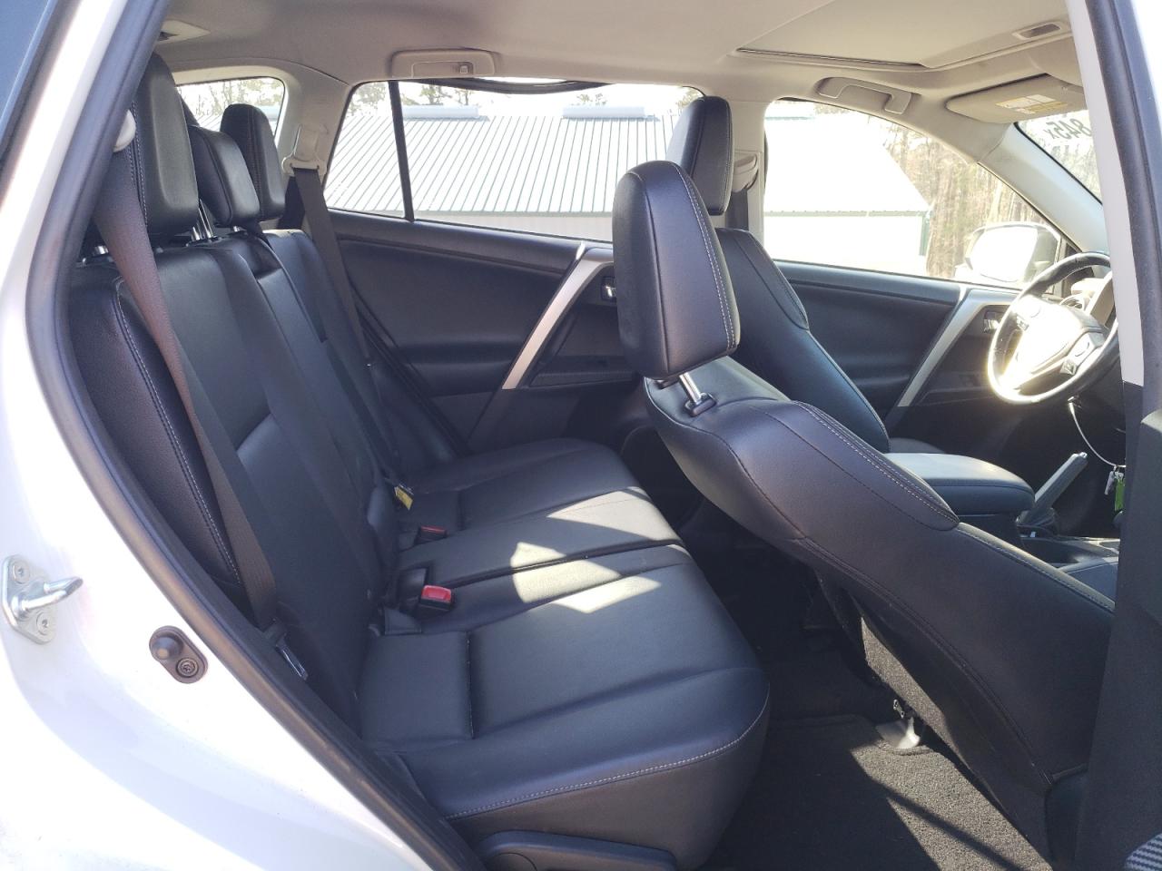 2015 Toyota RAV 4 - Image 11