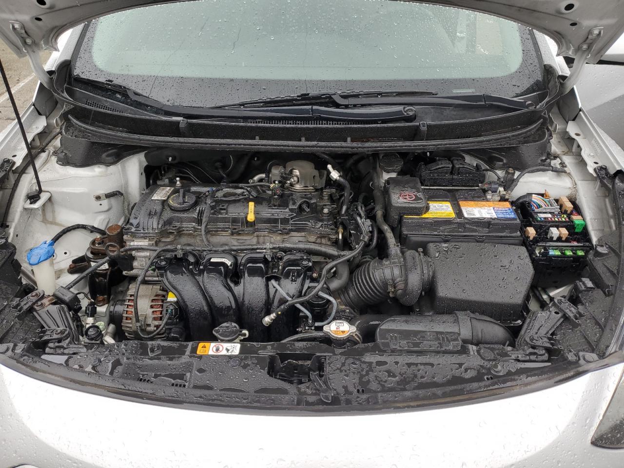 2016 Hyundai Elantra - Image 11