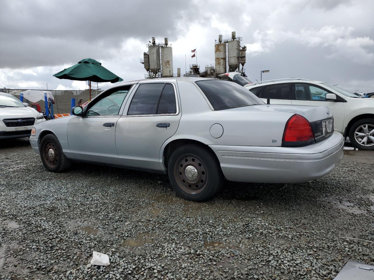 2003 Ford Crown Victoria - Image 2
