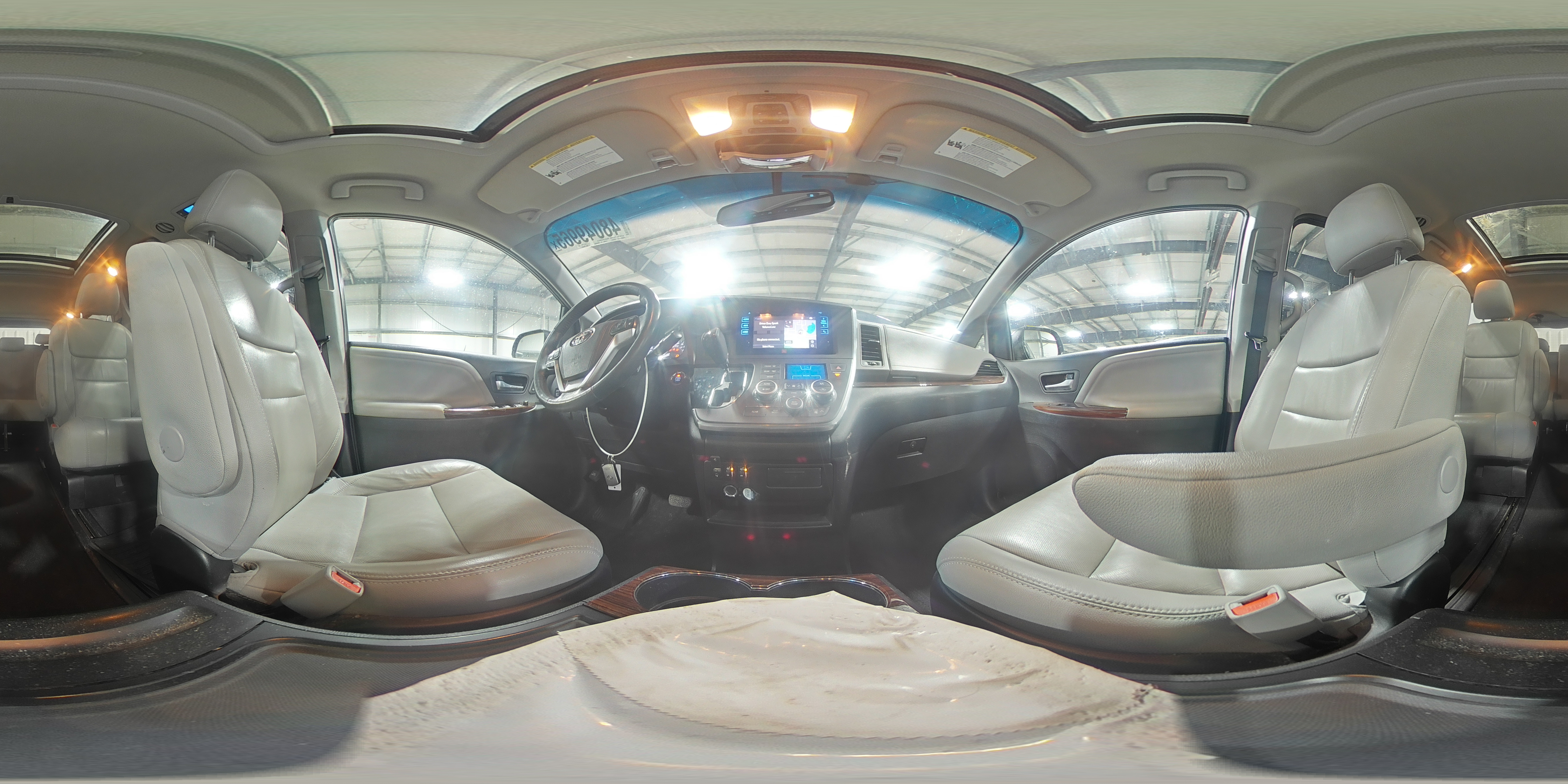 2015 Toyota Sienna - Image 16