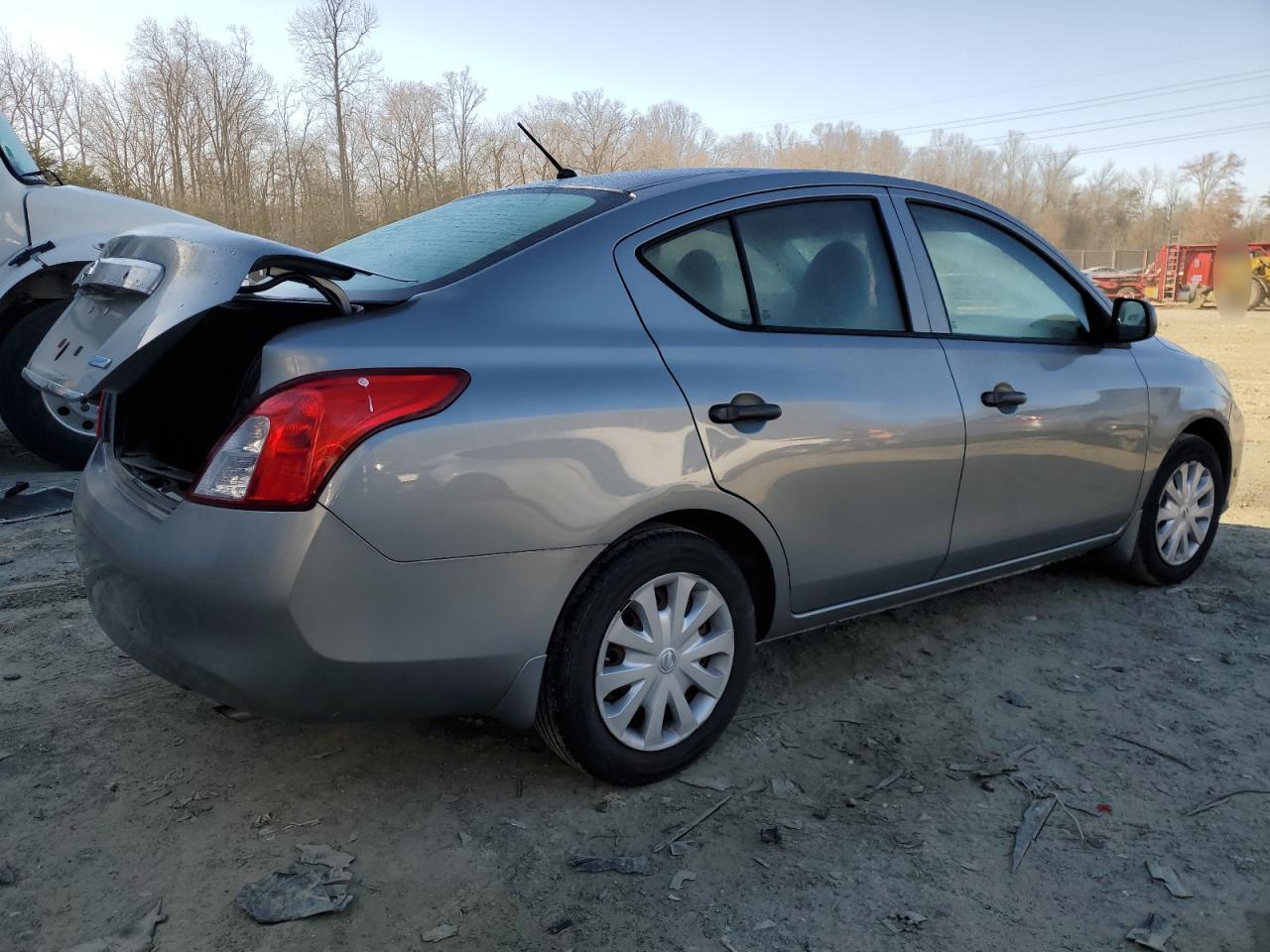 2012 Nissan Versa - Image 3