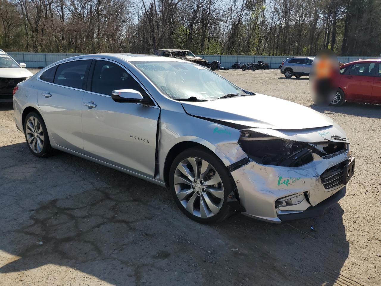 2017 Chevrolet Malibu - Image 4