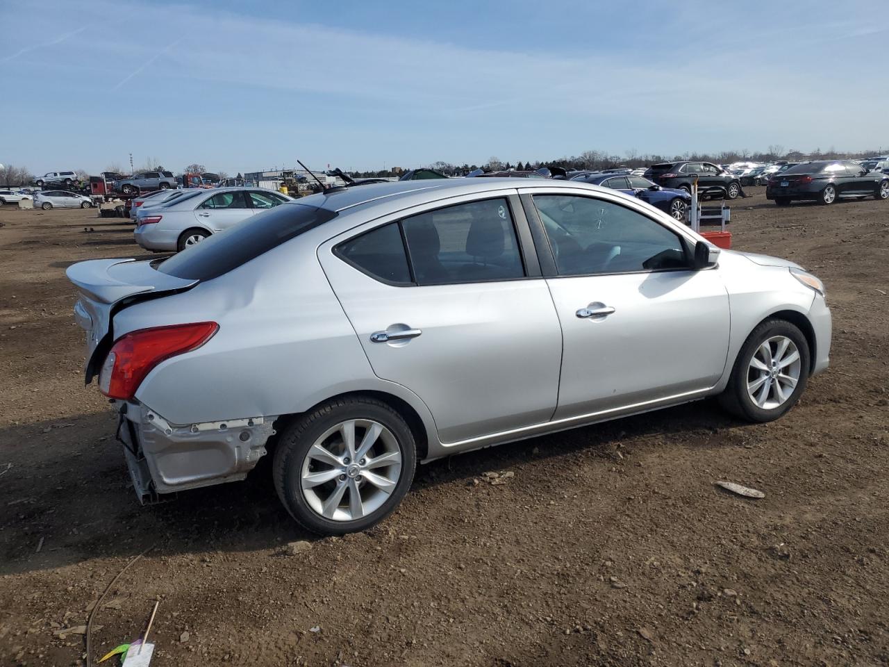 2015 Nissan Versa - Image 3