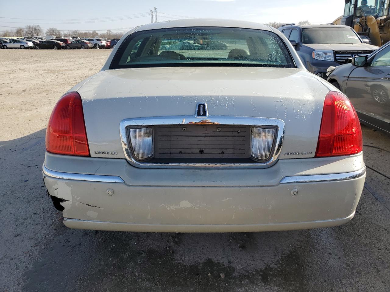 2004 Lincoln Town Car - Image 6