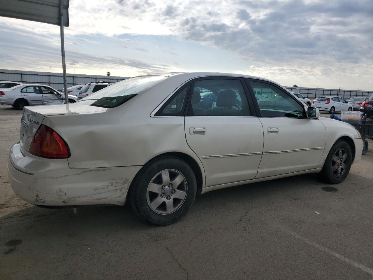 2001 Toyota Avalon - Image 3