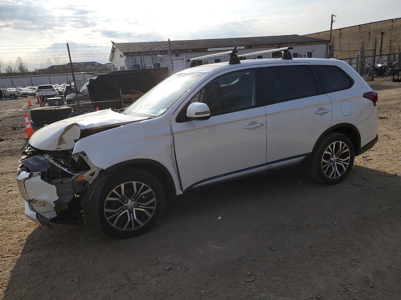 2016 Mitsubishi Outlander - Image 1