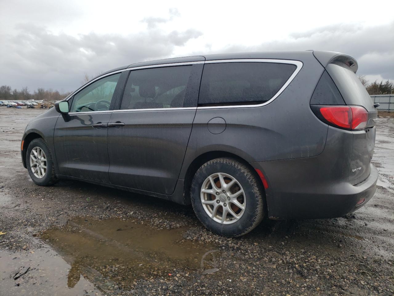 2017 Chrysler Pacifica - Image 2