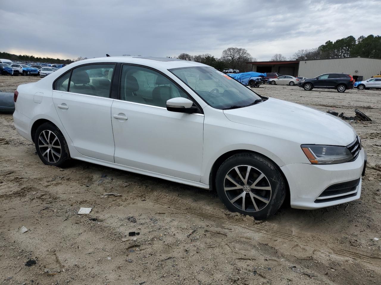 2018 Volkswagen Jetta - Image 4