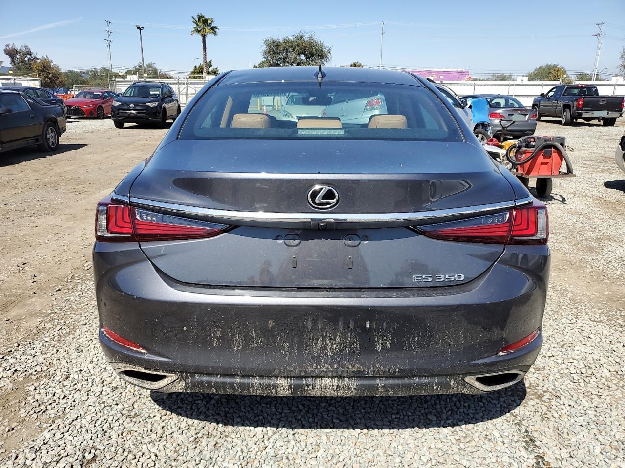 2022 Lexus ES - Image 6