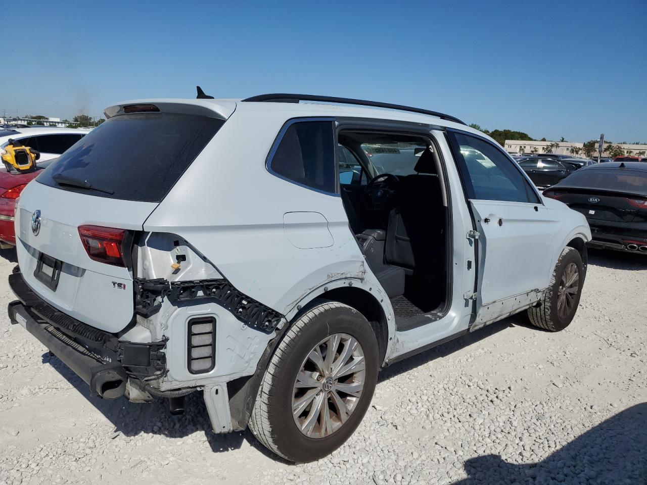 2018 Volkswagen Tiguan - Image 3
