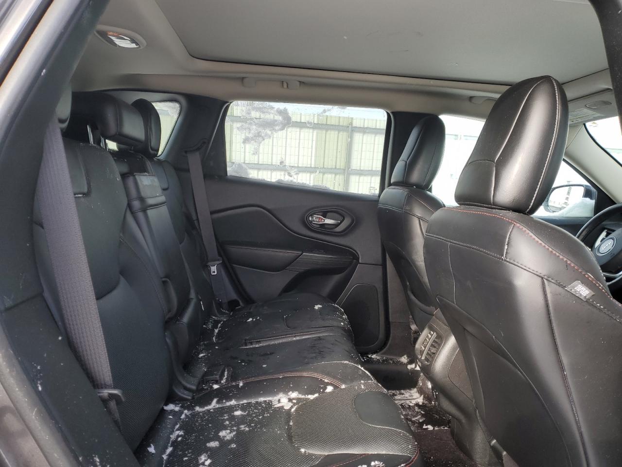 2017 Jeep Cherokee - Image 11