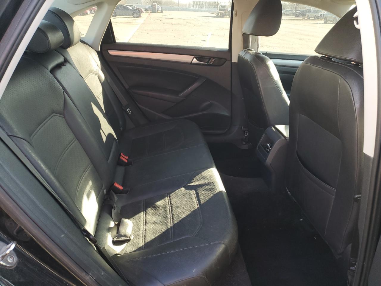 2015 Volkswagen Passat - Image 10