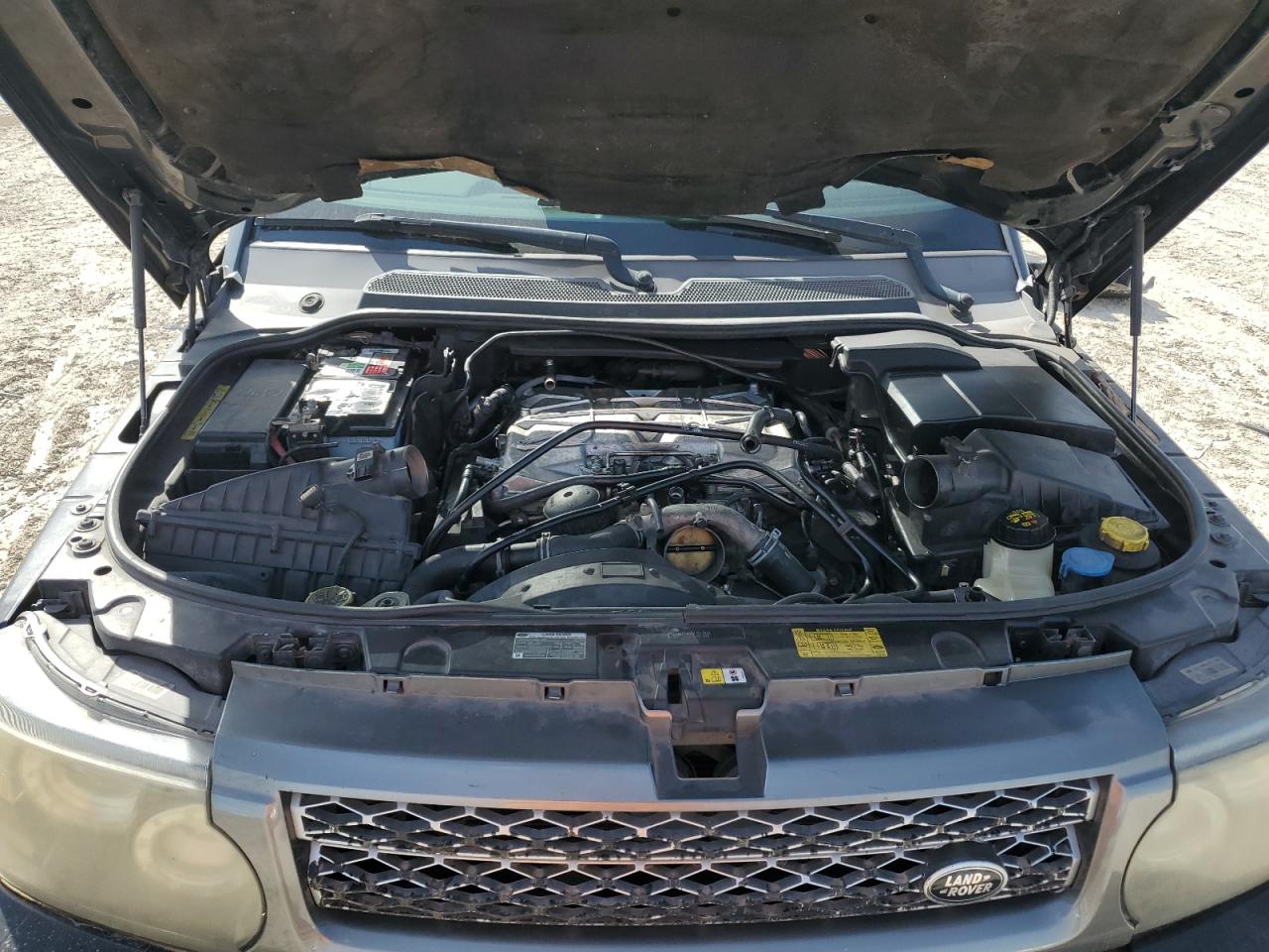 2010 Land Rover Range Rover - Image 12