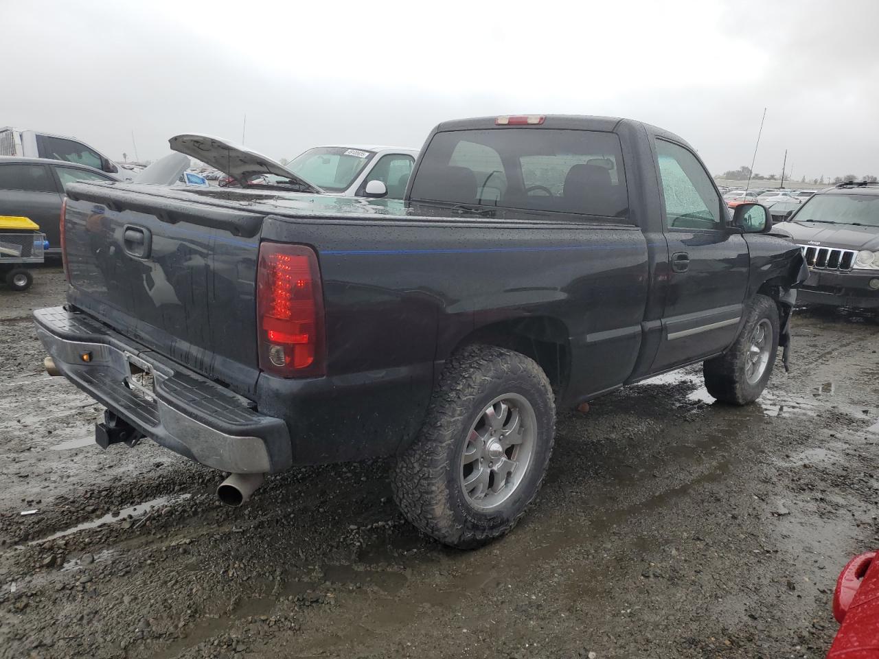 2005 Chevrolet Silverado - Image 3