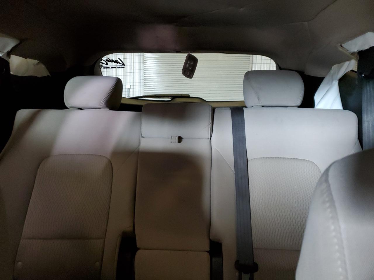 2015 Hyundai Santa Fe - Image 10