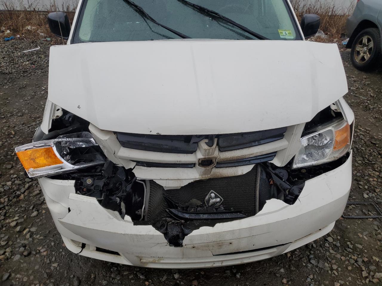 2010 Dodge Caravan - Image 12