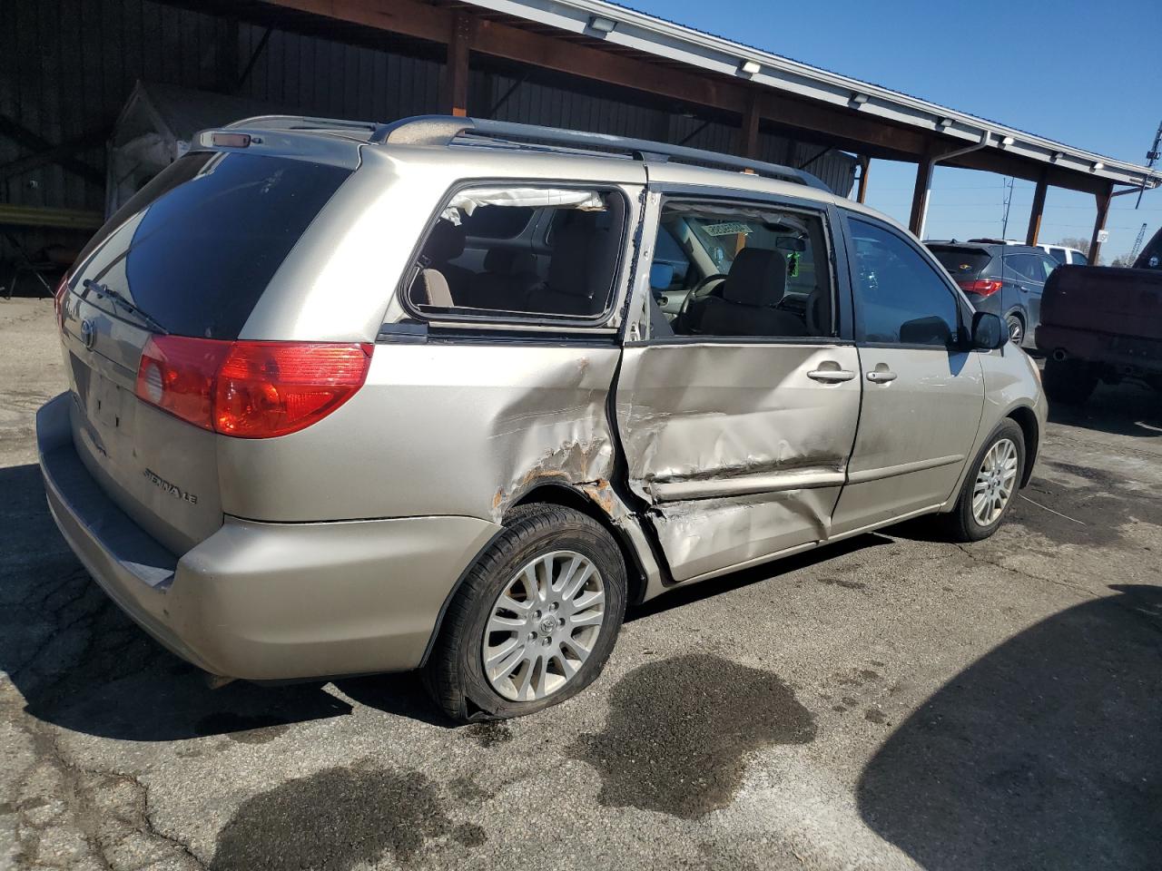 2010 Toyota Sienna - Image 3