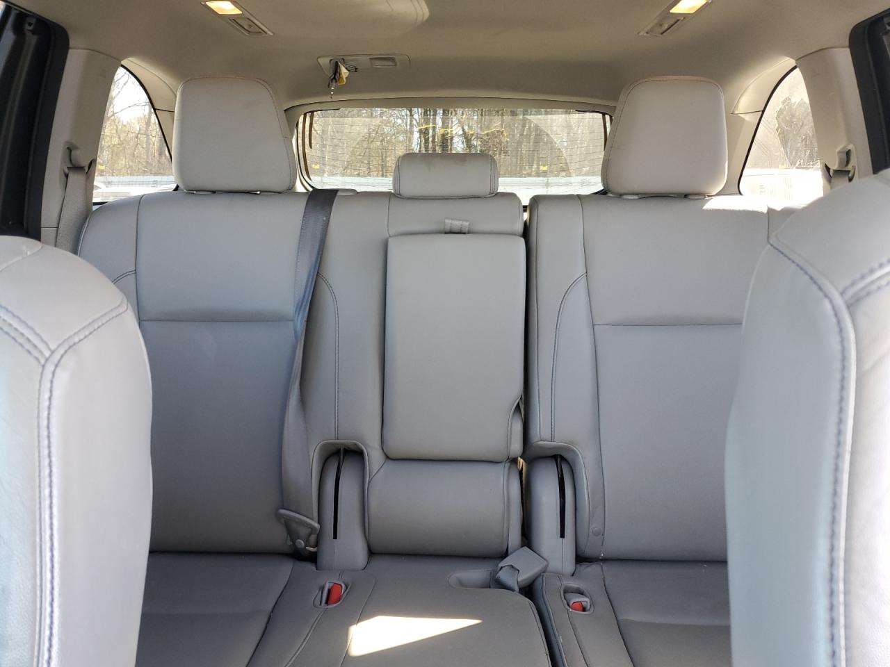 2015 Toyota Highlander - Image 10