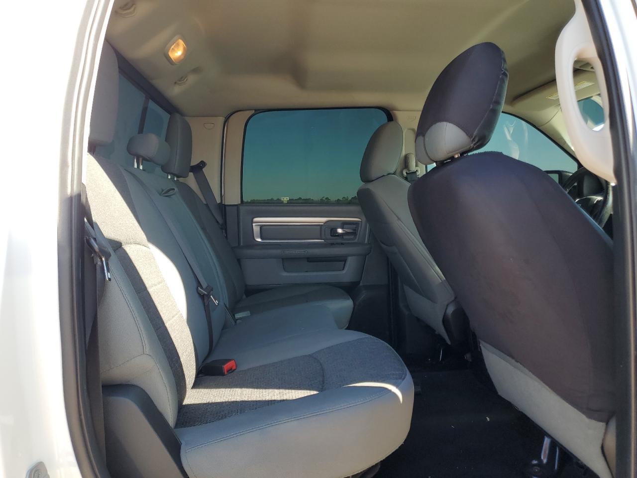2014 RAM 1500 - Image 10
