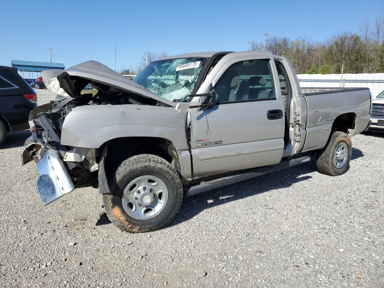 2004 Chevrolet Silverado C2500 Heavy Duty for Sale in Memphis, TN - Front End