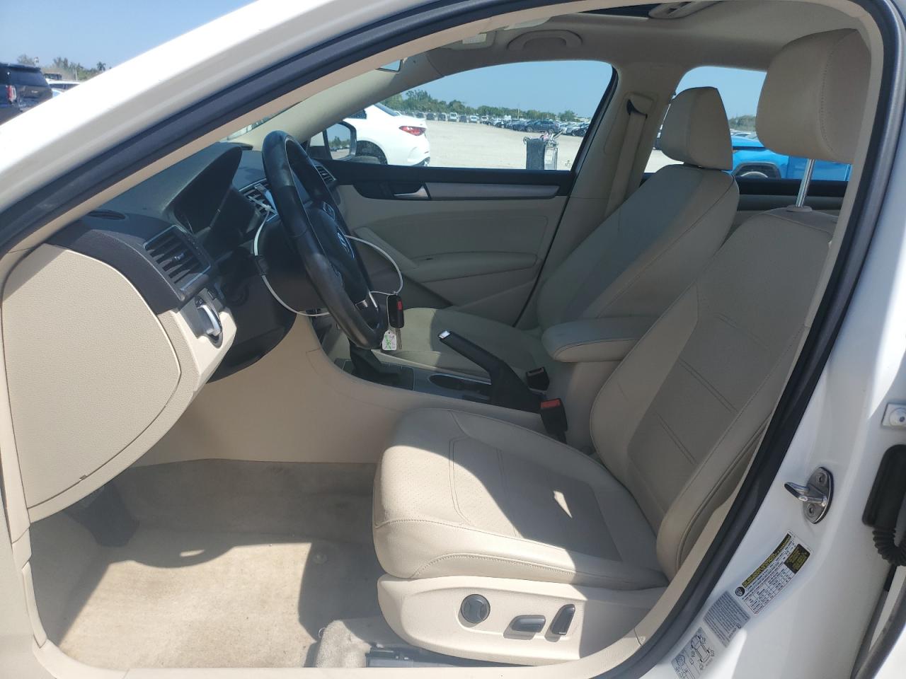 2015 Volkswagen Passat - Image 7