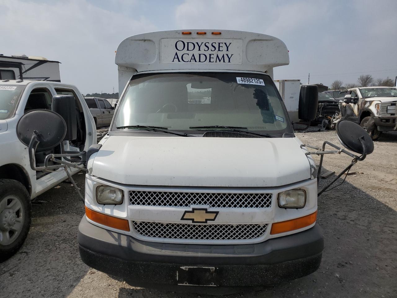 2011 Chevrolet Express - Image 5