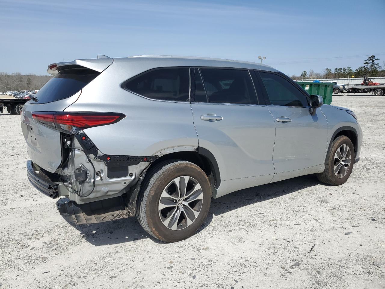2022 Toyota Highlander - Image 3