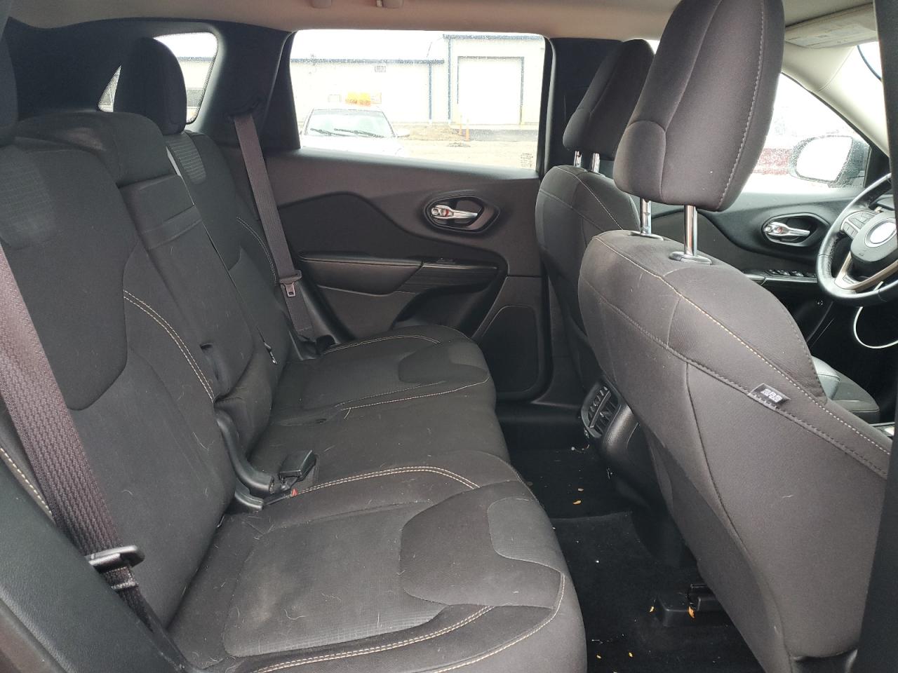 2016 Jeep Grand Cherokee - Image 11