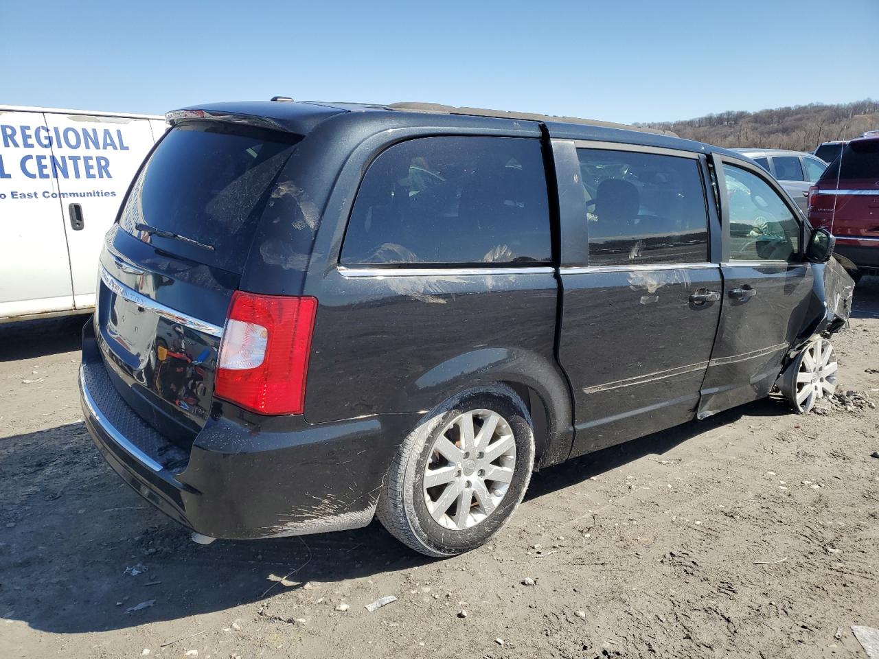 2015 Chrysler Town & Country - Image 3