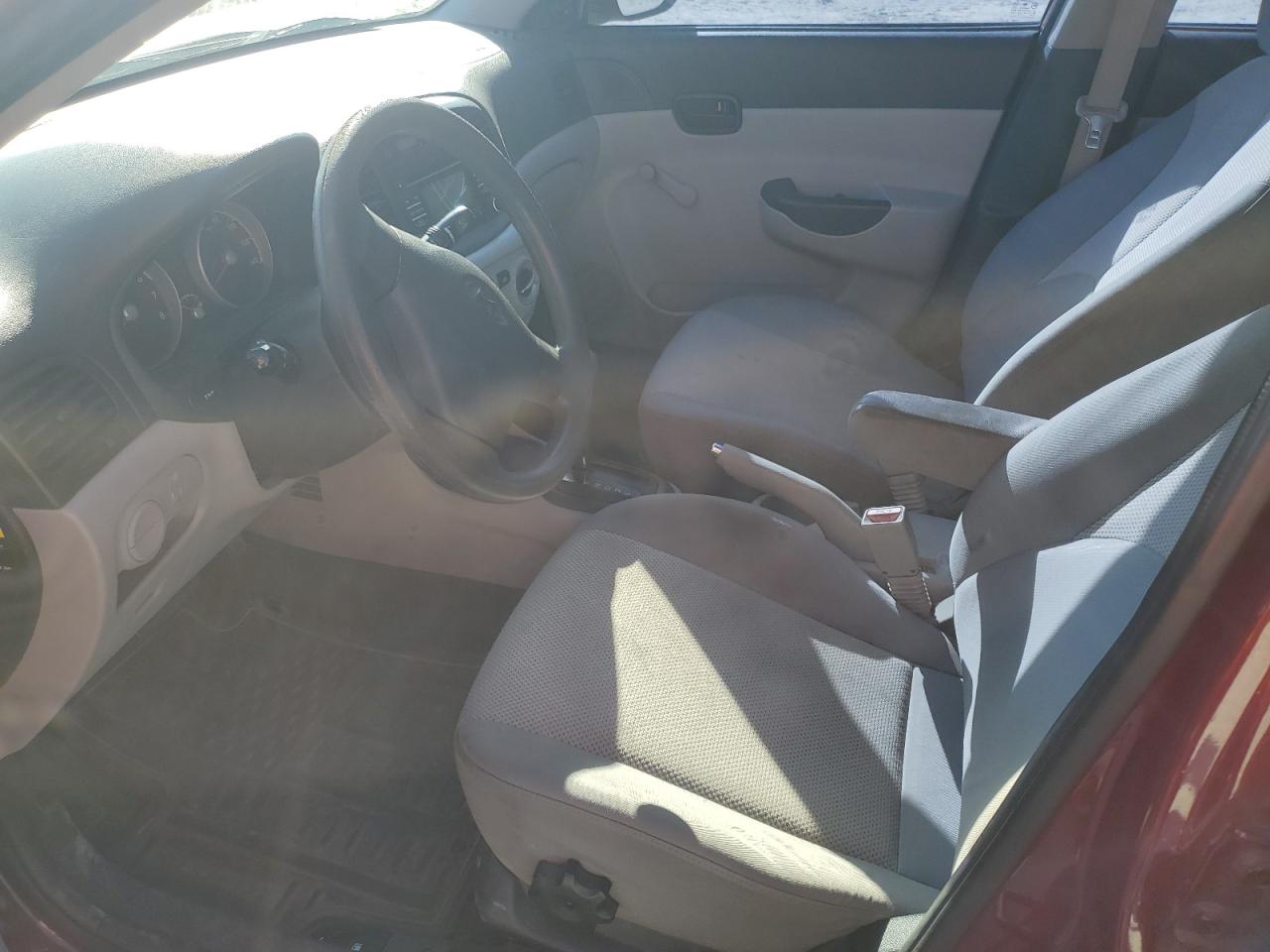 2010 Hyundai Accent - Image 7