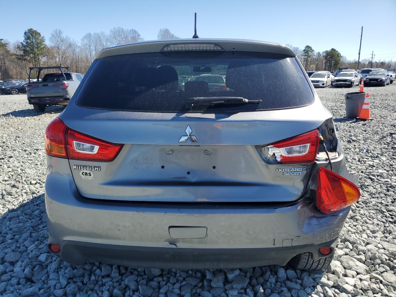 2015 Mitsubishi Outlander - Image 6
