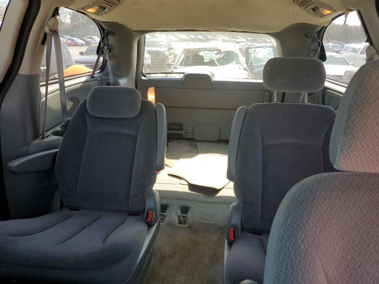 2005 Dodge Caravan - Image 10