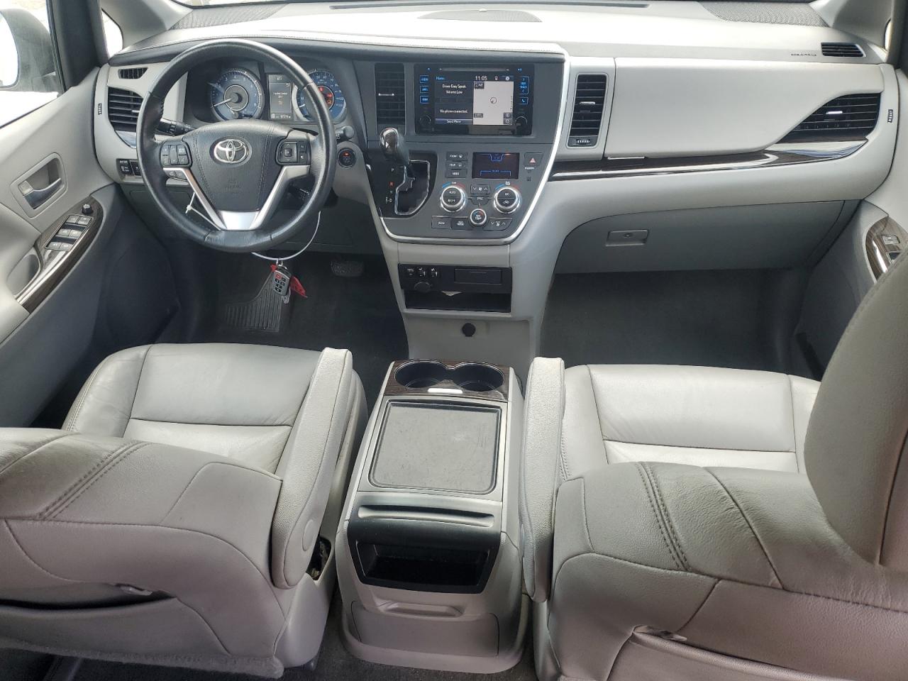 2015 Toyota Sienna - Image 8