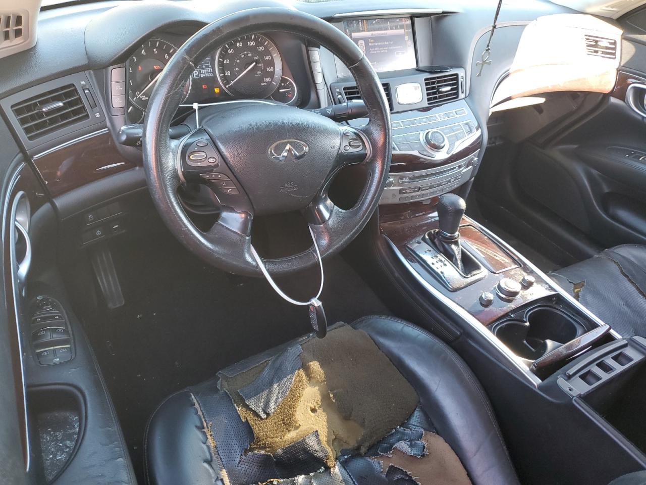 2011 Infiniti M - Image 8