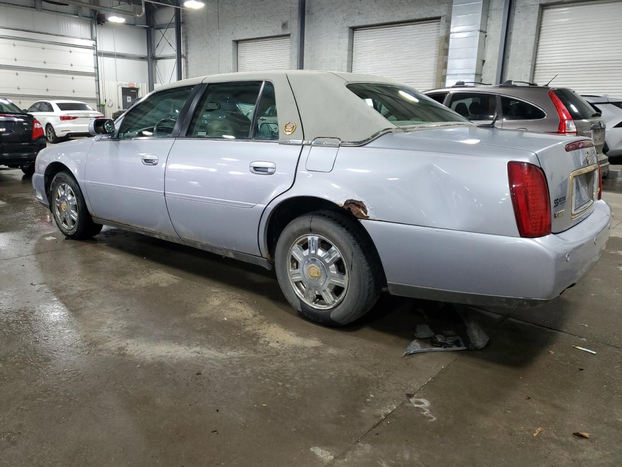 2005 Cadillac De Ville - Image 2