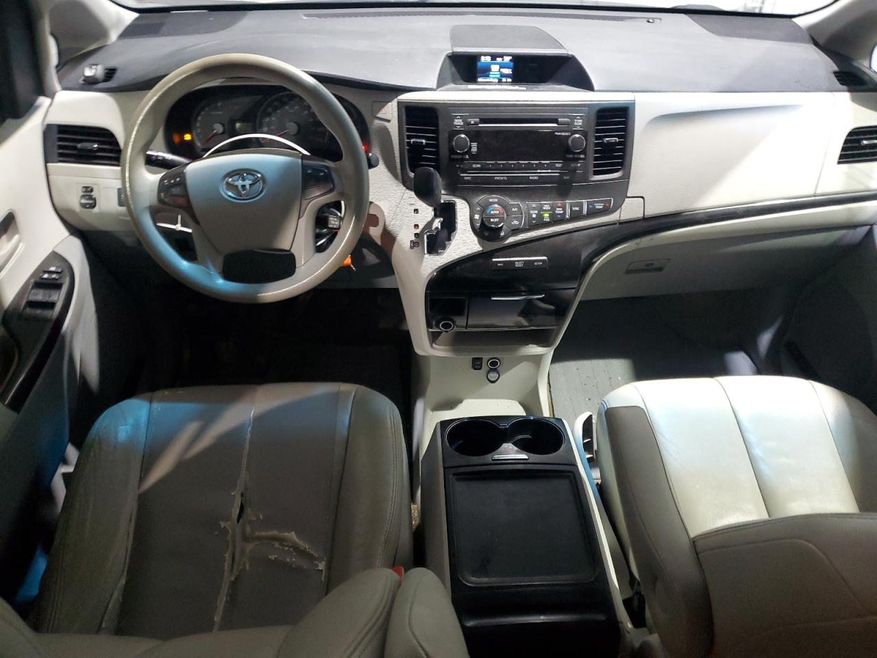 2013 Toyota Sienna - Image 8
