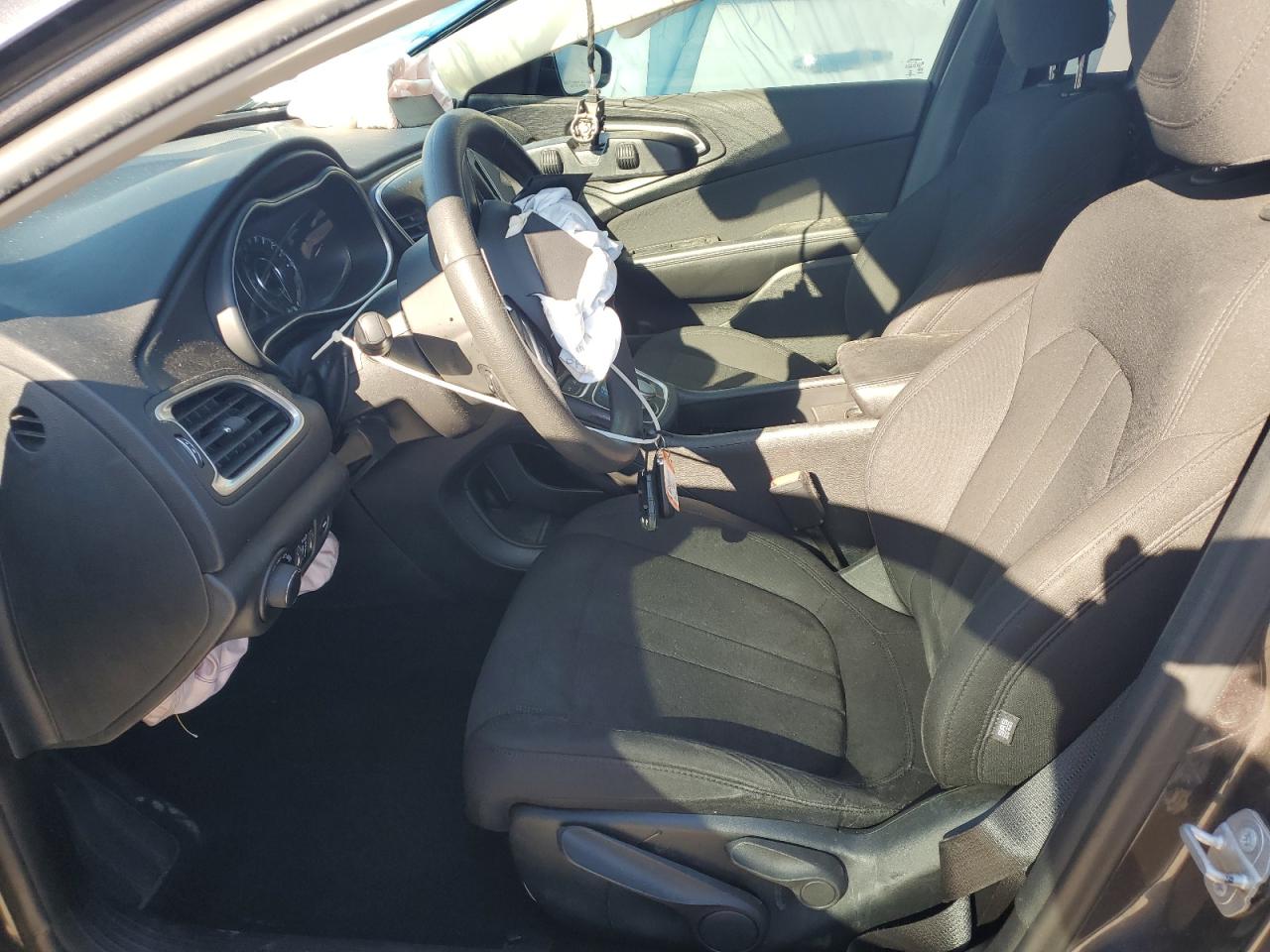 2016 Chrysler 200 - Image 7