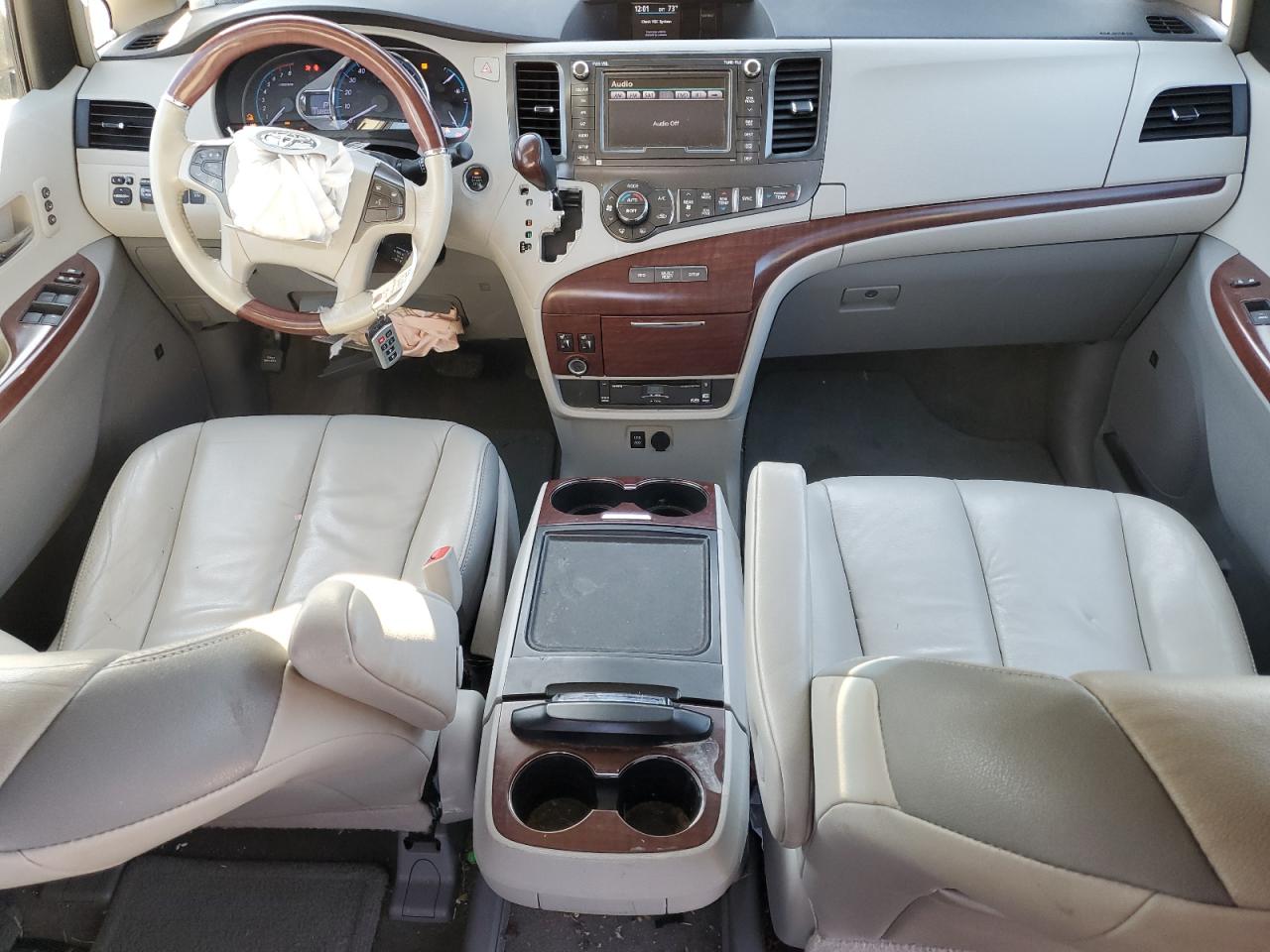 2014 Toyota Sienna - Image 8