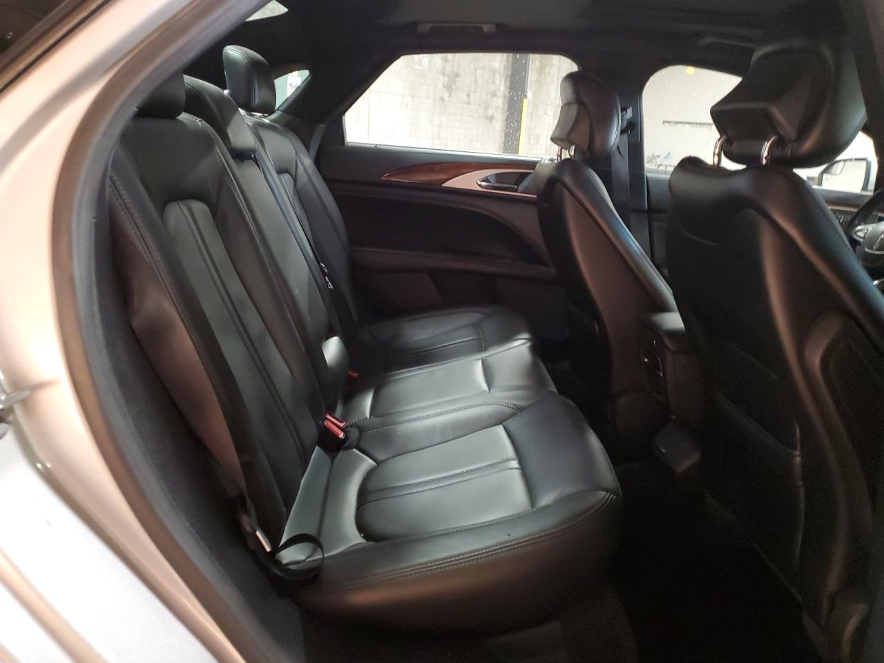 2017 Lincoln MKZ - Image 10