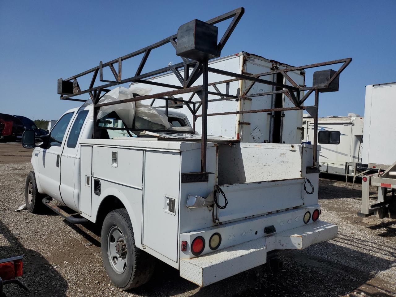 2005 Ford F250 - Image 2