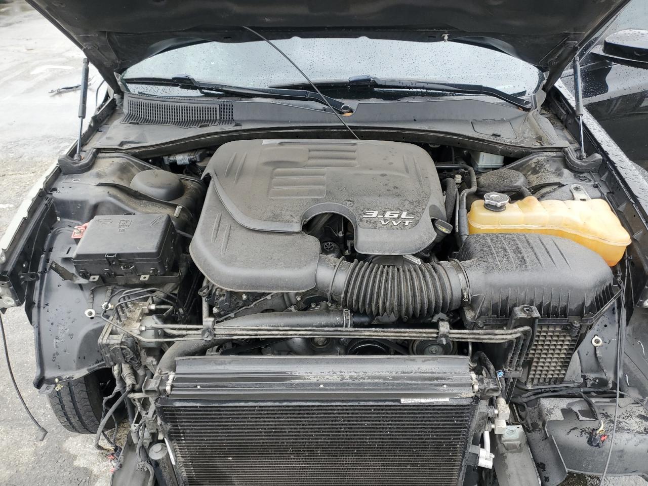 2018 Chrysler 300 - Image 13
