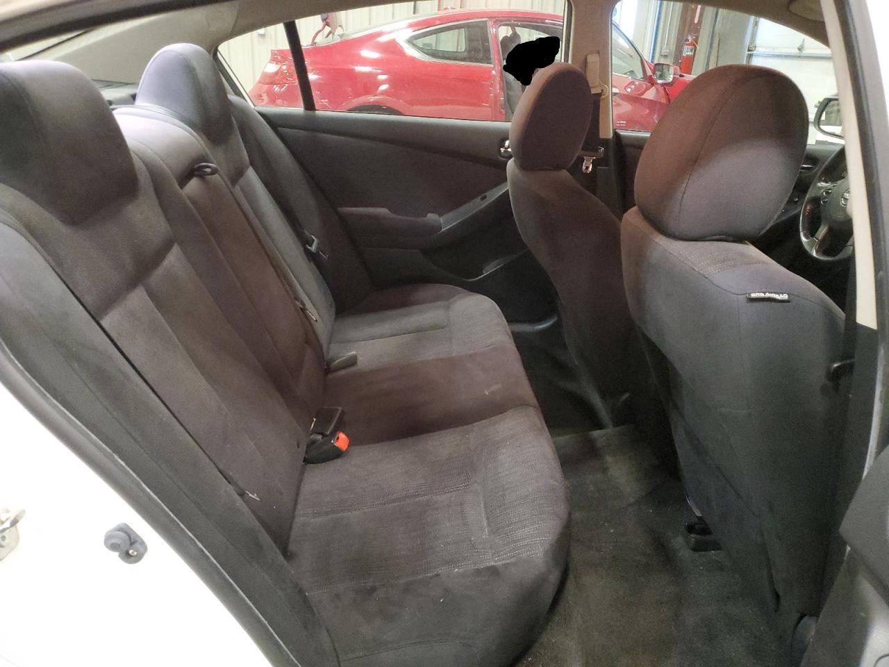 2012 Nissan Altima - Image 10