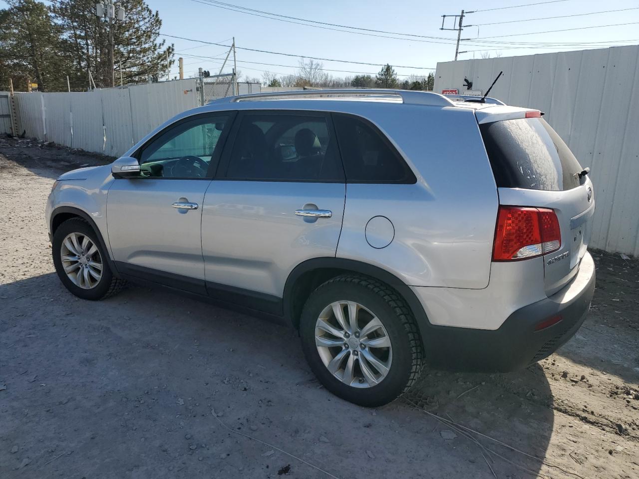 2011 Kia Sorento - Image 2