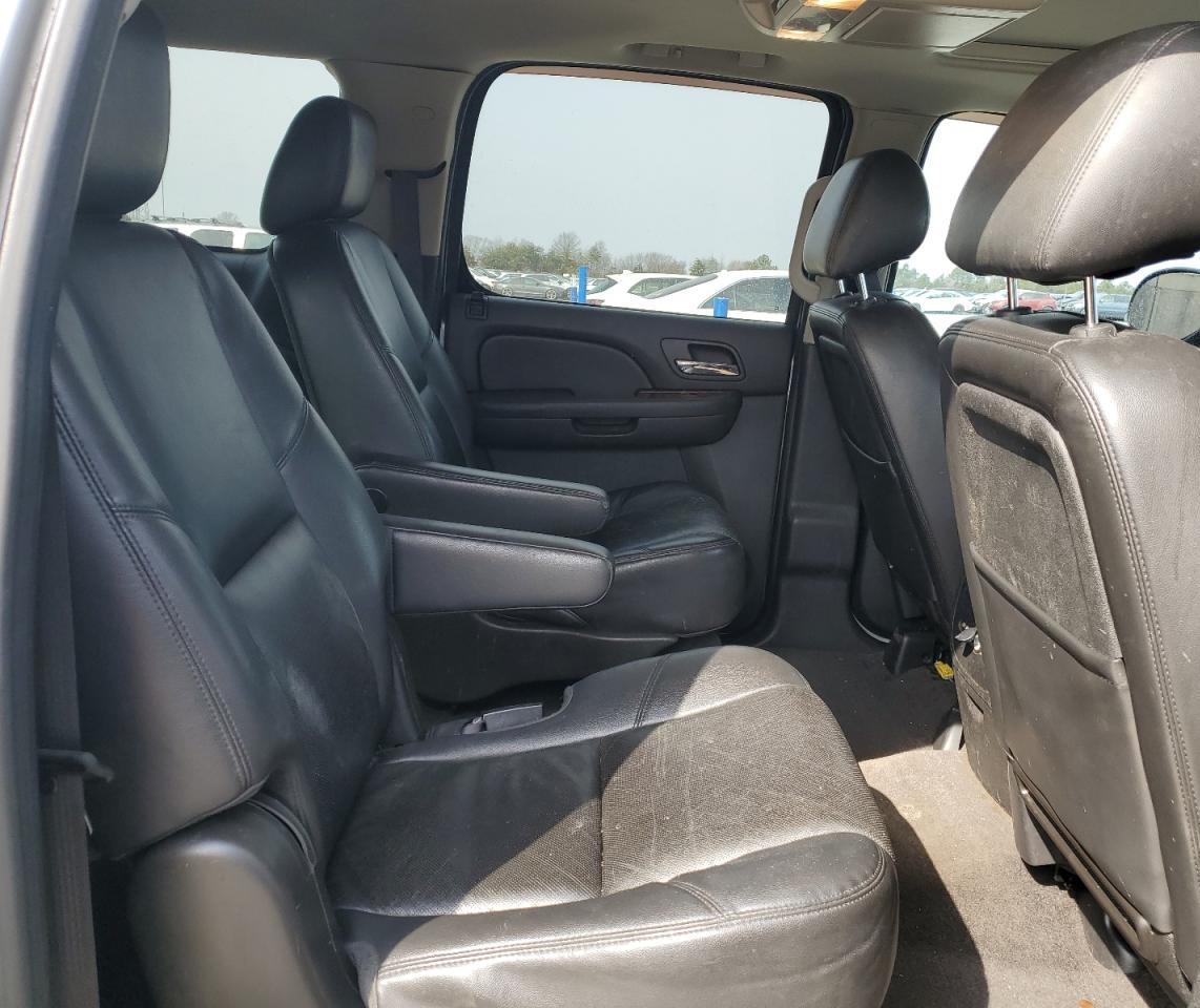 2013 Chevrolet Suburban - Image 11